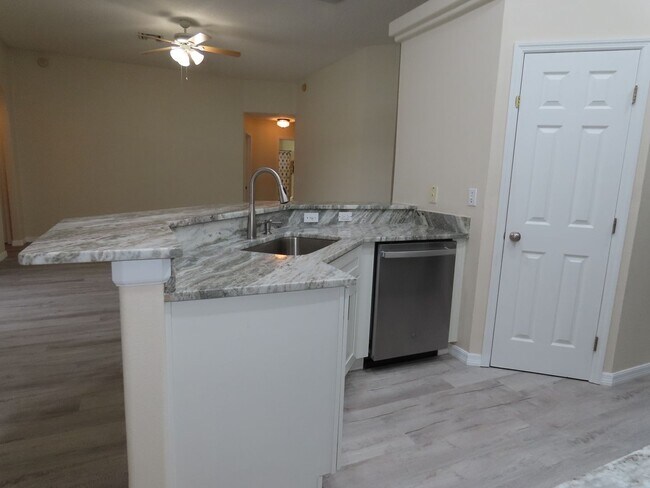 Building Photo - Spacious 4 Bedroom Pool Home Plus Addition...