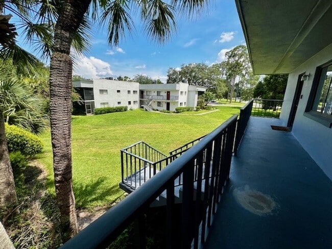 Building Photo - MOVE IN NOW!! 2ND FLOOR CORNER 2x2 UNIT WITH SCREENED IN PORCH!