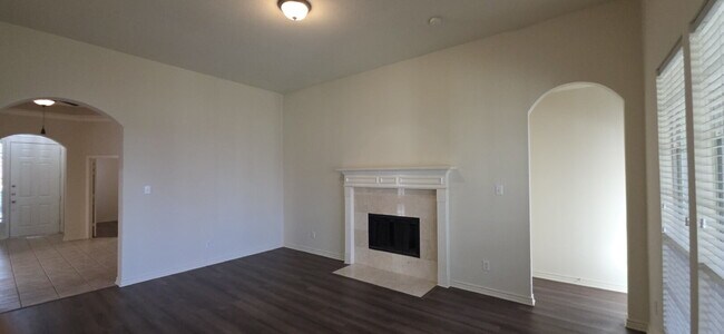 Building Photo - Recently remodeled 4 bedrooms, 3 bathrooms and move-in ready!