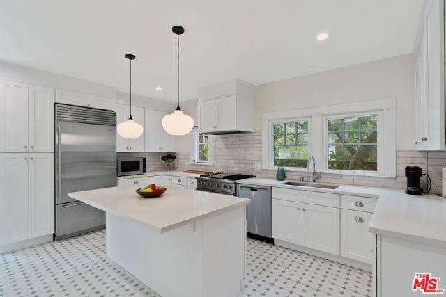 Building Photo - 655 S Hudson Ave