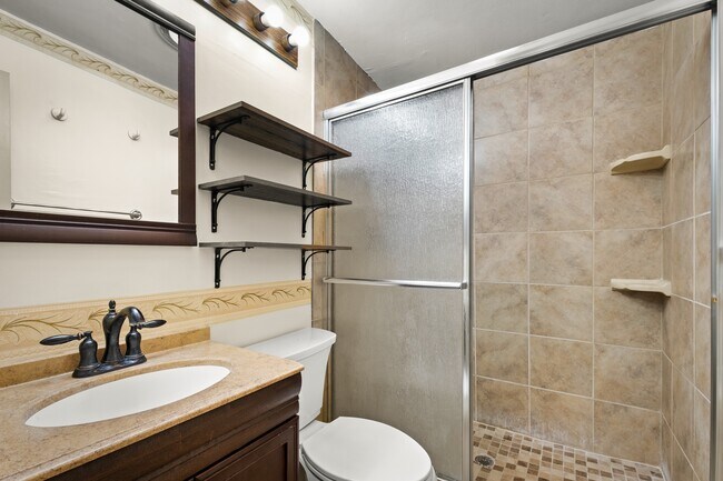 Building Photo - 3023 Lorman Dr