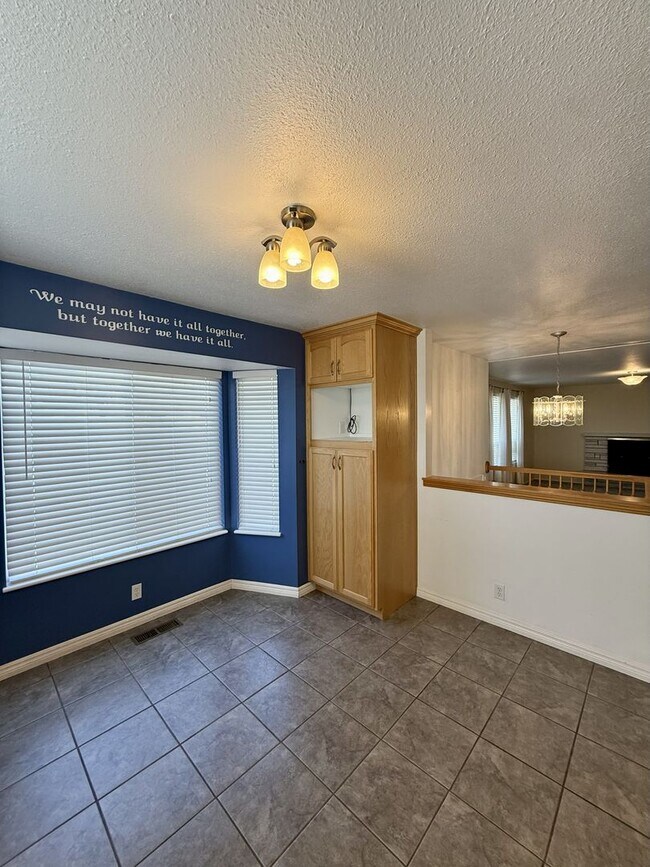 Building Photo - Charming 4-Bedroom Home in the Heart of Ce...