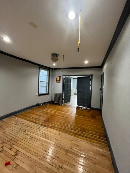 Building Photo - 39 Andrew St