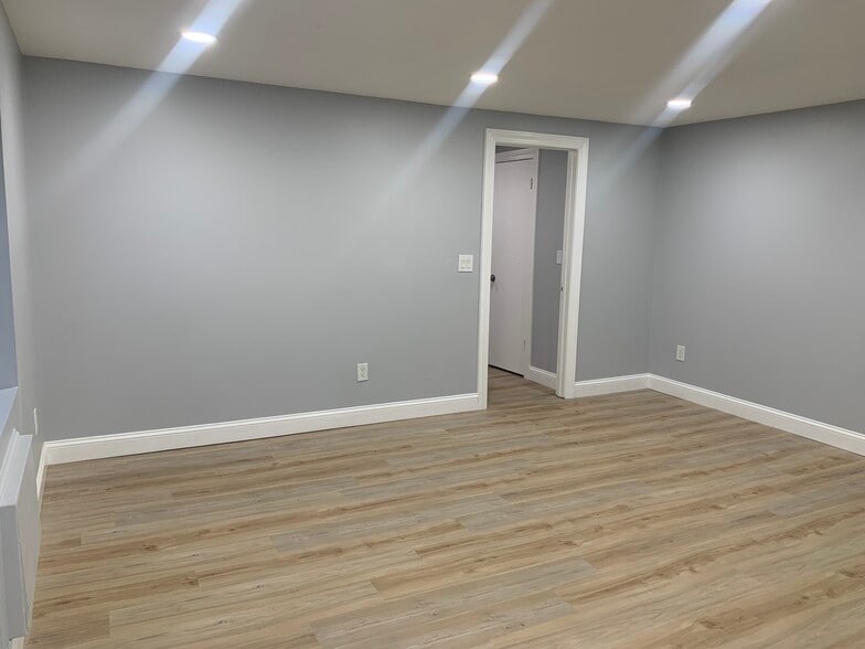 Building Photo - 368 Colonial Ave