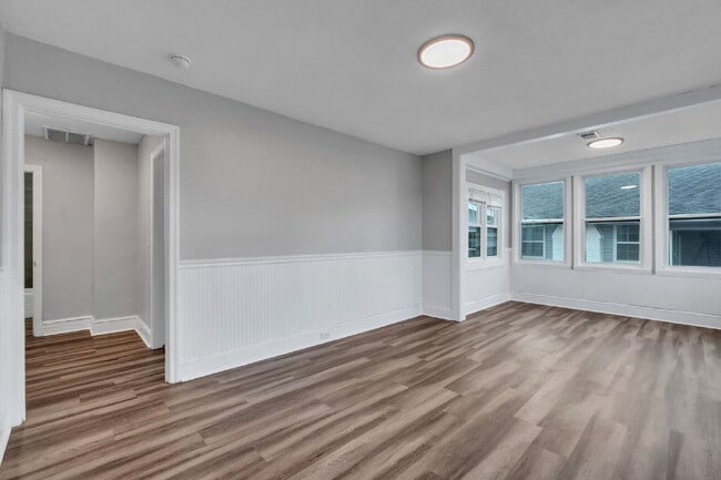 Building Photo - Stylish 2-Bedroom, 1-Bath Home with Contemporary Finishes ($1200/mo rent***)