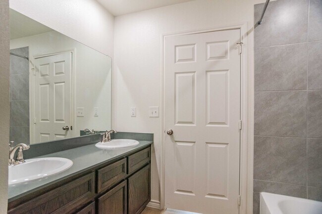 Building Photo - P2-2306 Duntov Drive Temple, TX 76504