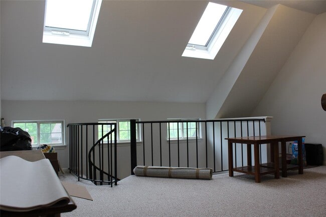 Building Photo - 402 Appletree Ln