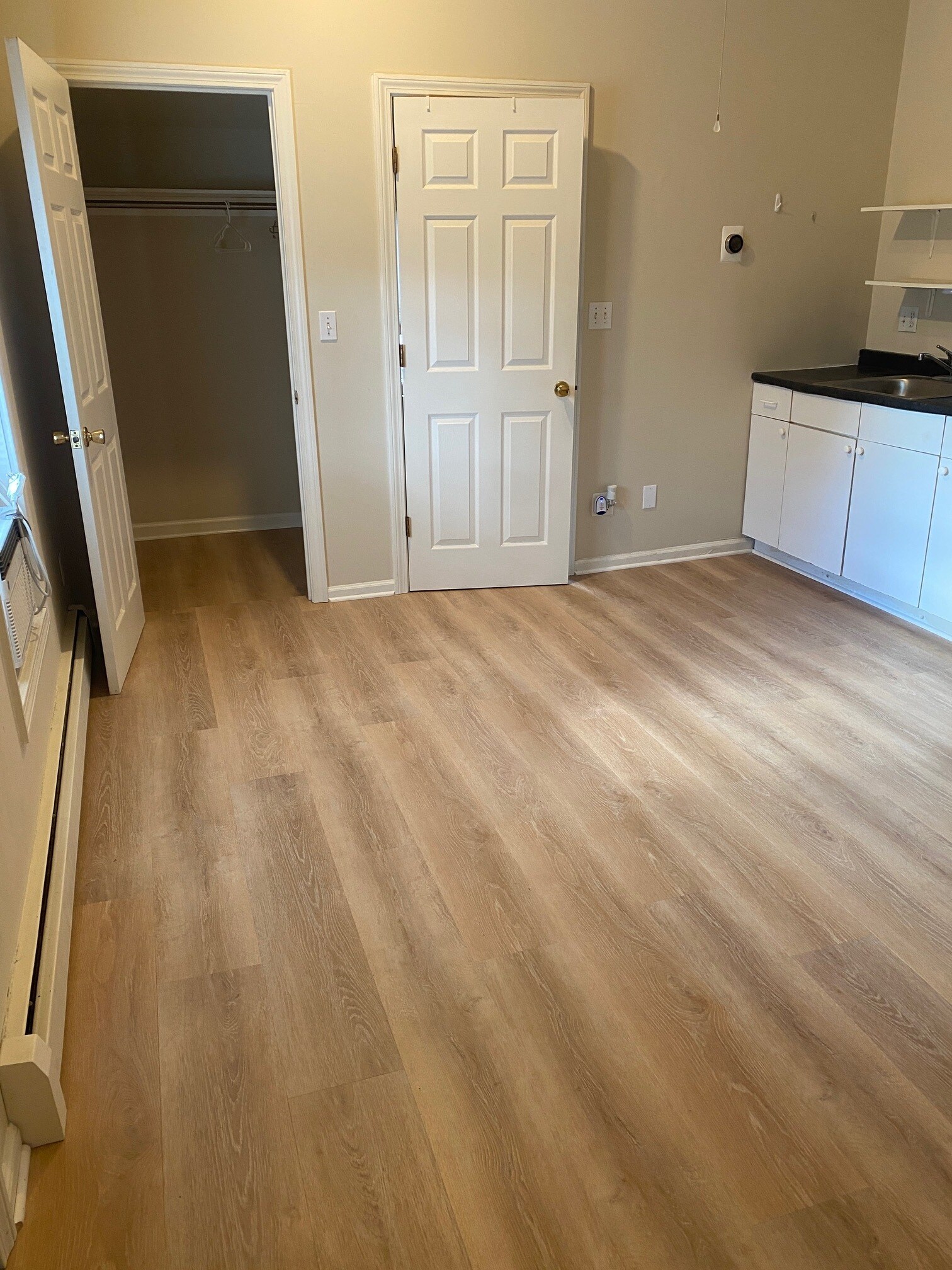 Building Photo - 11 Smith Dr