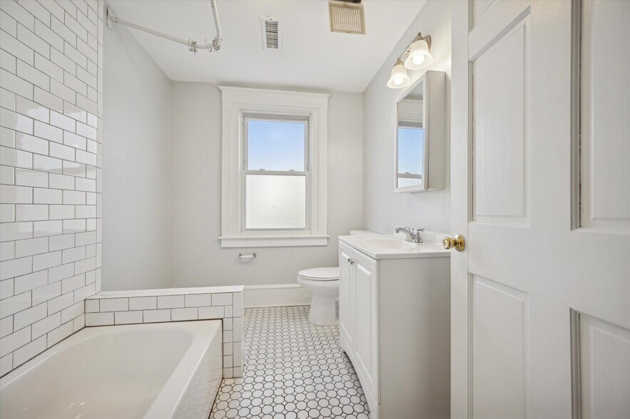 Building Photo - 1609 Upland Ave