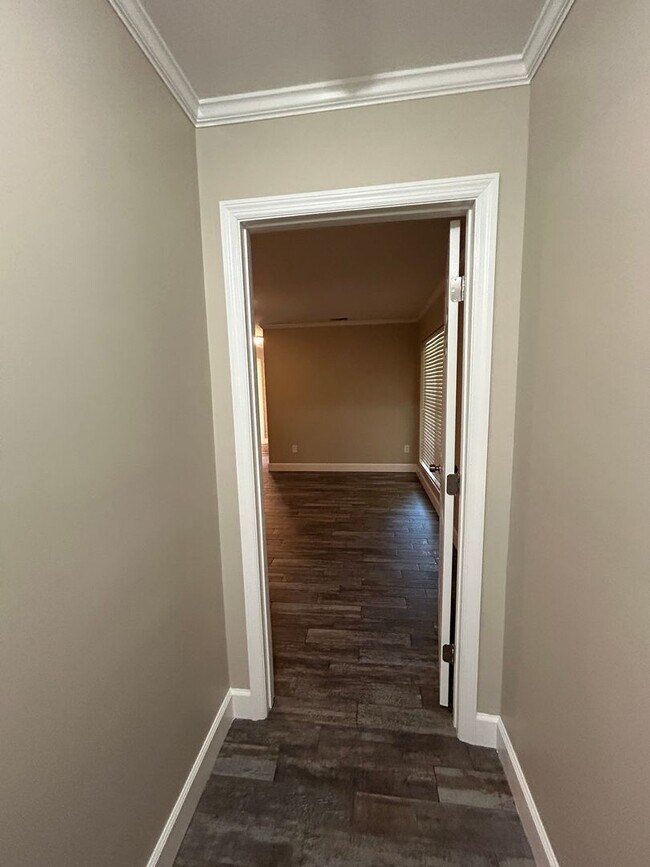 Building Photo - Charming 2 Bedroom/2.5 Bathroom home in Sandfly