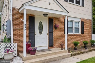 Building Photo - 295 Lander Dr