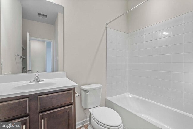 Building Photo - 5903 Garden Walk Dr