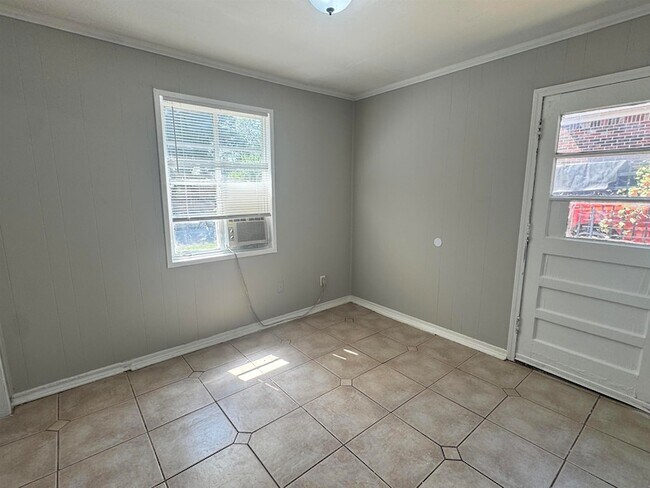 Building Photo - 1770 Sugarloaf St