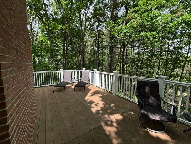 Building Photo - 62 Heights Rd