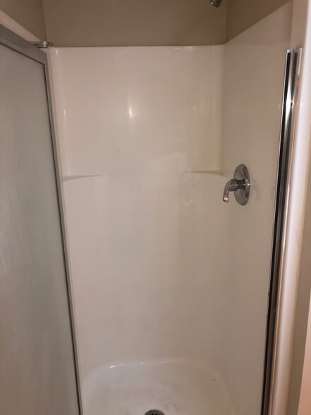 shower - 5830 Princess Margaret Dr