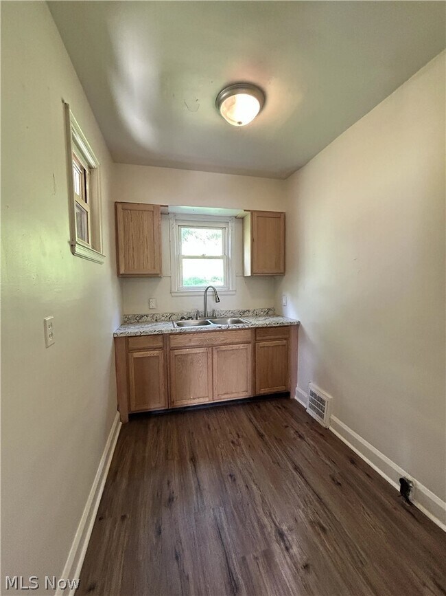 Building Photo - 3113 Elm St