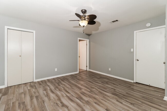 Building Photo - 1318 E Woodruff Ave