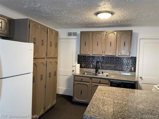 Building Photo - 4335 Territorial Rd