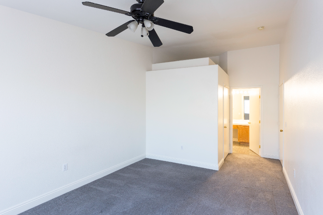 Building Photo - 2110 Los Feliz St