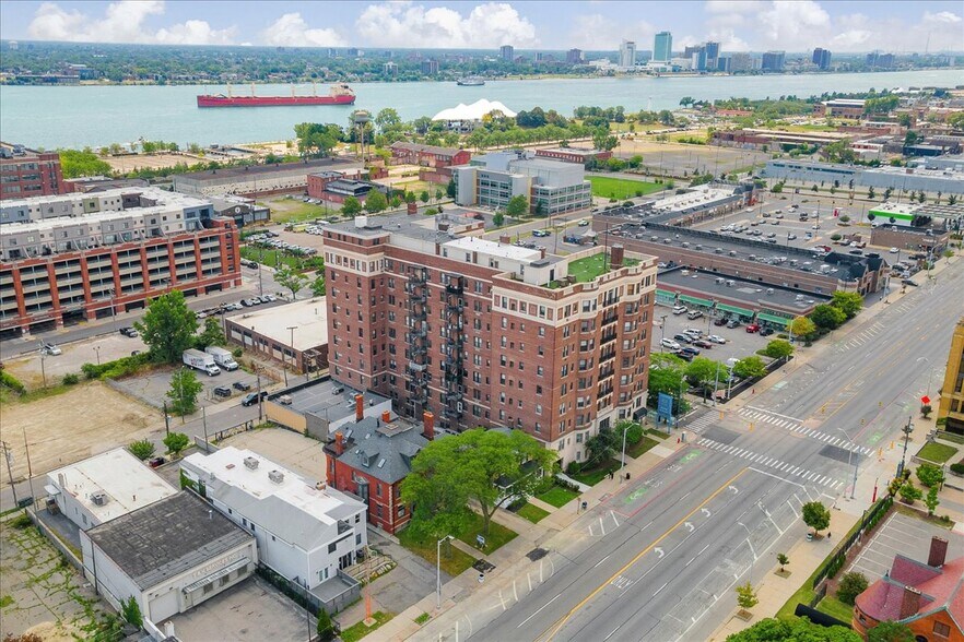 Building Photo - 2900 E Jefferson Ave