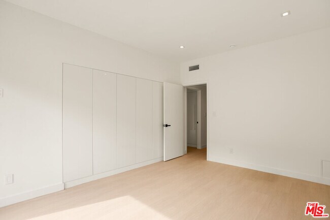 Building Photo - 10630 Wilkins Ave