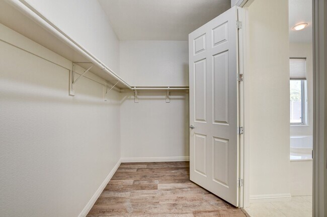 Building Photo - Single Family Home on 20k SQFT Lot in Gated Community