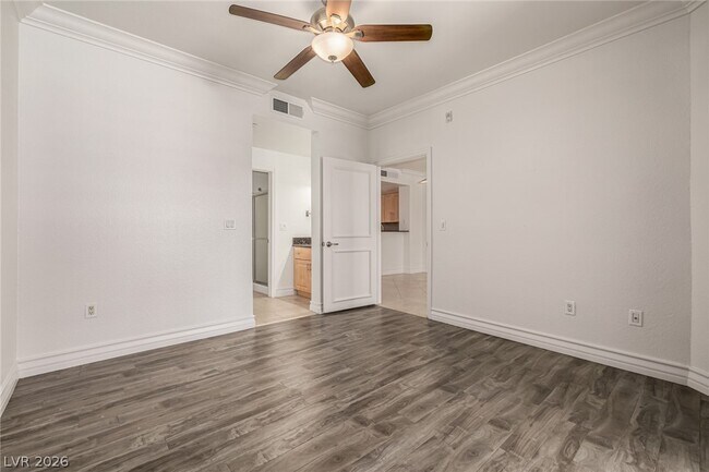 Building Photo - 210 E Flamingo Rd