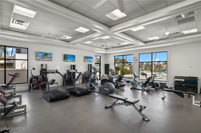 Building Photo - 2400 Gulf Shore Blvd N