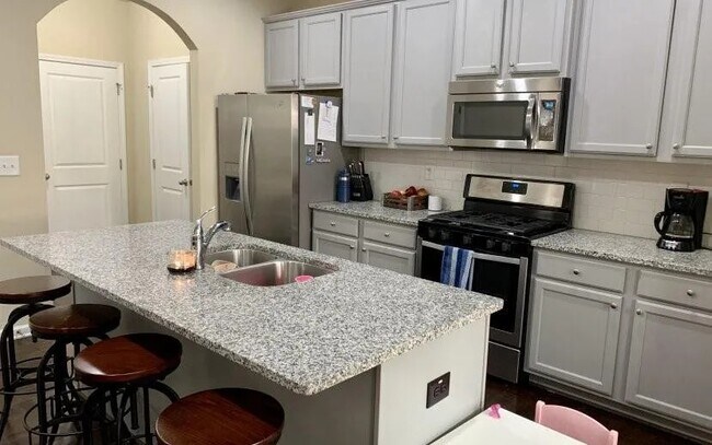 Building Photo - 3393 Castleberry Village Cir