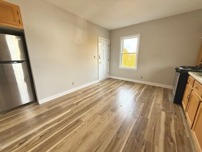 Building Photo - 13 Brooks Ave