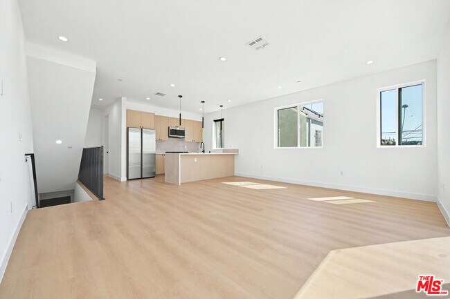 Building Photo - 6212 Banner Ave