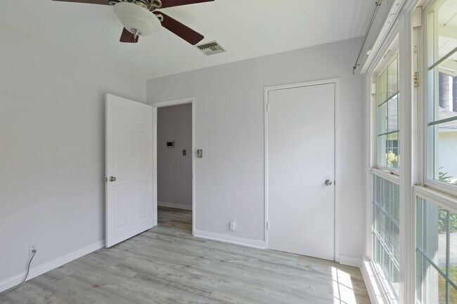 Building Photo - Beautiful 3-Bedroom Home with Pool in Tarzana!