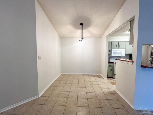 Building Photo - 8101 Treetop Ln