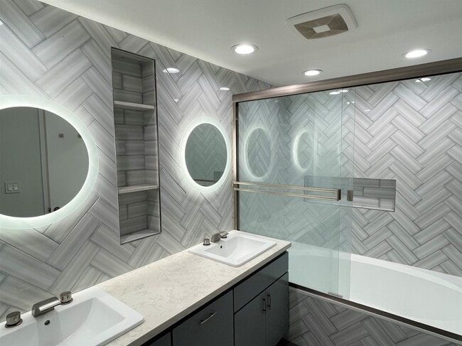 Master Bathroom - 8180 Manitoba St