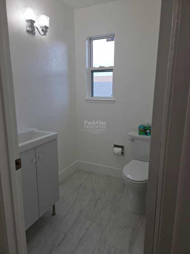 Building Photo - Incredible El Cerrito Hills Townhome