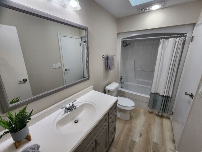 Building Photo - Gorgeous Hidden Lakes 3/2/2 Home