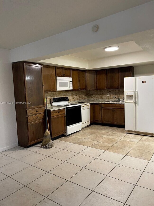 3266 N Pine Island Rd 3266 N Pine Island Rd Sunrise FL 33351