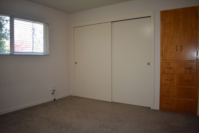 Building Photo - 3794 Circle Dr