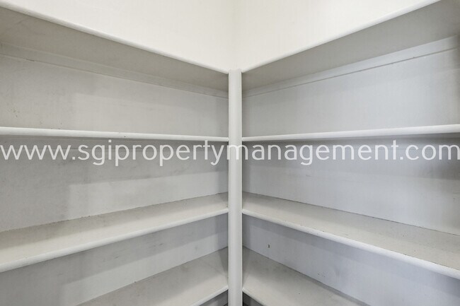 Building Photo - 12442 N 82nd Ln