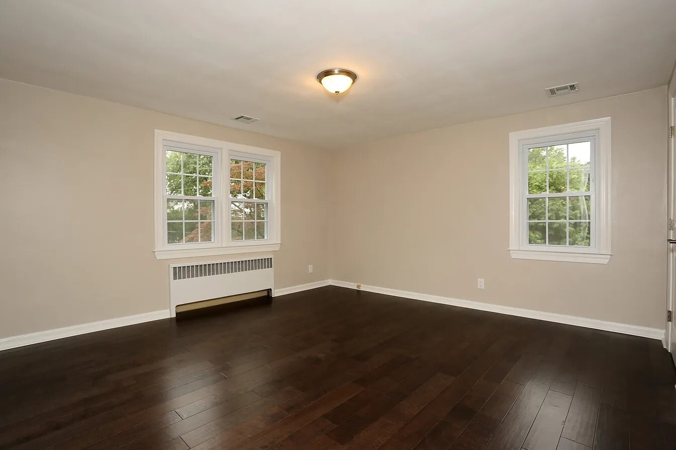 Building Photo - 28 Princeton Pl