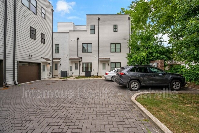Building Photo - 416 Douglas Ave