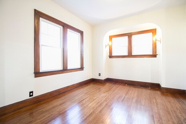 Building Photo - 180 Eldred Ave