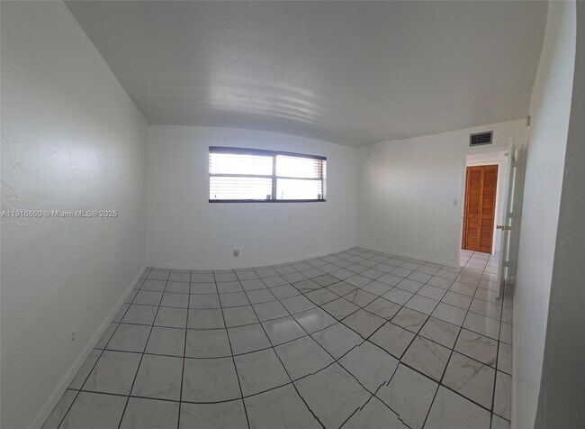 Building Photo - 13707 Kendale Lakes Cir