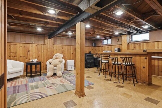 Building Photo - Charming 3-Bedroom Home with Finished Basement in Royal Oak