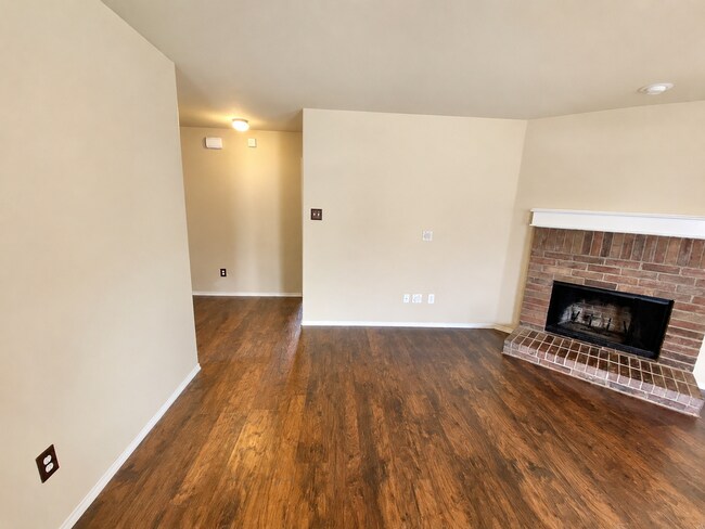 Building Photo - Open Floorplan and Amazing Resort Style Community!