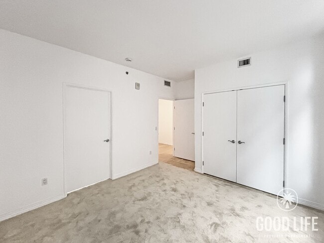 Building Photo - Stunning 1BD/1BA Condo in East Village W/ A/C, W/D, Rooftop Deck, Padres Stadium View, Community ...