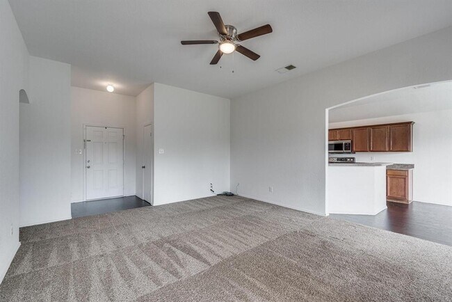 Building Photo - 1618 Sabine Dr