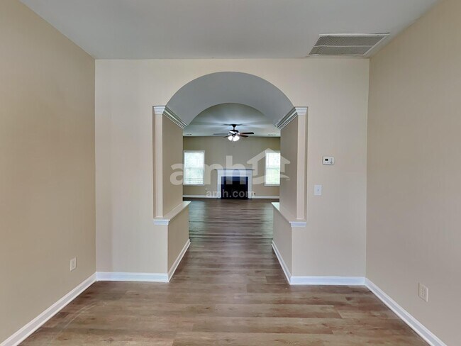 Building Photo - 31 Trayton Way