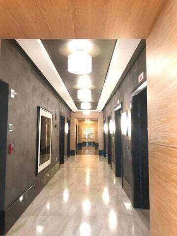 Building Photo - 950 Brickell Bay Dr