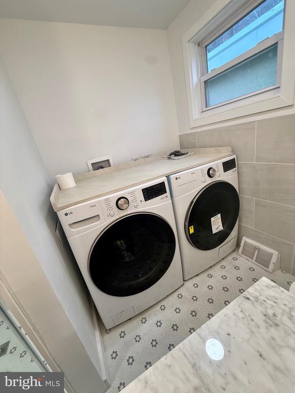 Building Photo - 1249 E Oxford St